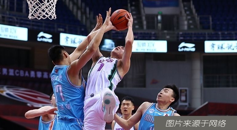 山东男篮|过于低调!当掌声送给麒麟才子组合时,有人想起21岁的范子铭吗?