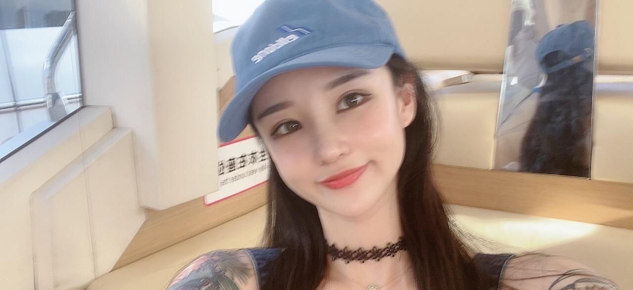  粉丝|UZI糖尿病还大吃大喝？网友质疑因病退役是借口，女友发铁证回应