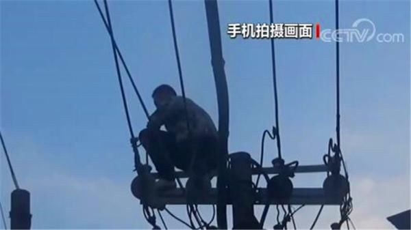 派出所民警|救援超9小时！爬高压电杆称要自杀 男子以寻衅滋事罪被批捕