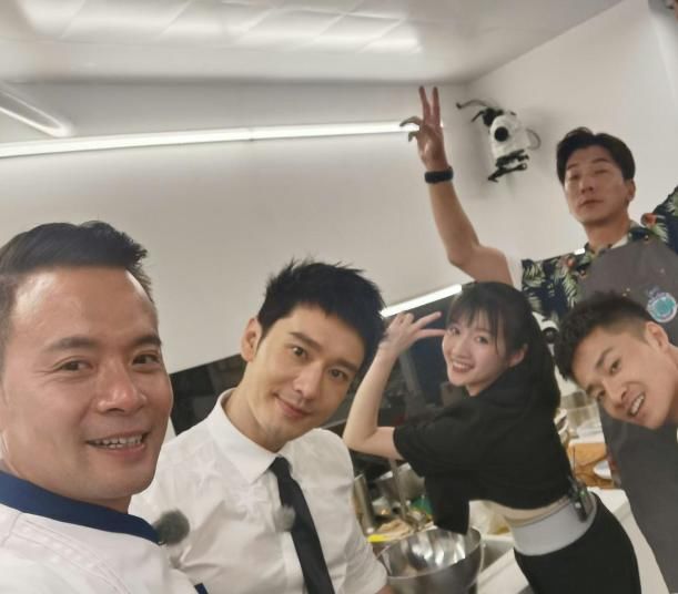  节目|《中餐厅》杀青后聚餐，看他们吃的“饭菜”，网友：贫穷限制想象