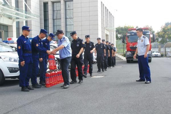 灭火器|治安巡逻车有了灭火器
