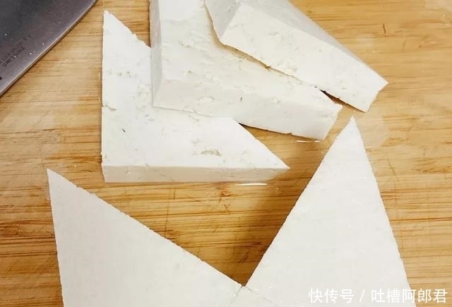 豆腐放到|入秋后,遇见此菜要多吃,2元钱1斤,葱烧才入味