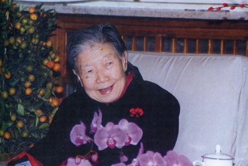 出名|她嫁给大自己16岁的丈夫，丈夫后来很出名，儿子官至副国级