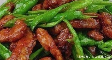 维生素A|出锅色泽漂亮超有食欲，鲜辣干香，汤汁下饭，爷俩吃的那叫一个香