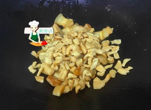  适量|热天，这菜我家常做，配五花肉炒特香，好吃又下饭，每回都吃撑了