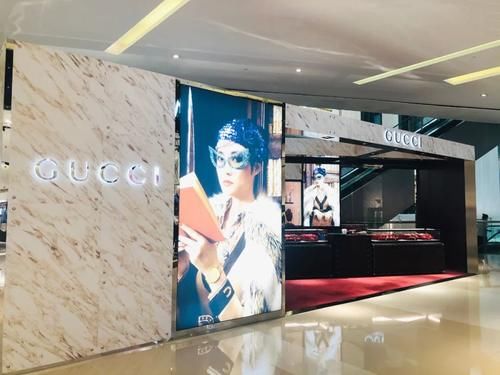  眼镜|时尚引领、大牌加码、VR赋能……超千亿的眼镜市场还能怎么玩？