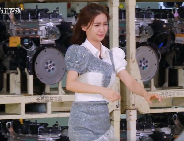  不负责任|baby录制跑男疑似走光，导演组态度引热议：不负责任！