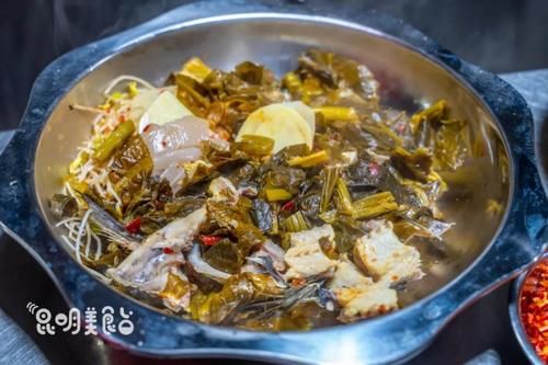 排队|昆明排队三十年老店,15张桌子,“镇店之宝”每天卖半吨