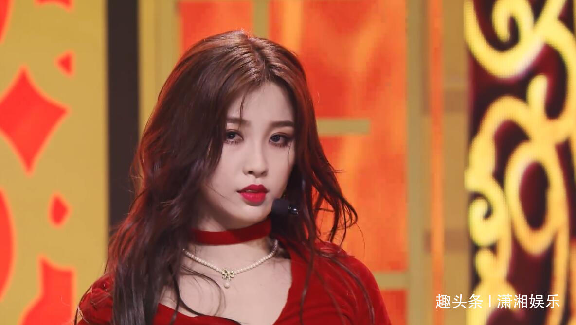  竞选C位|C位输给金子涵，长发造型被吐槽，刘雨昕雪上加霜