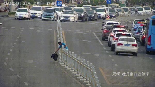 翻越|曝光！你翻越护栏的样子真的很丑！……