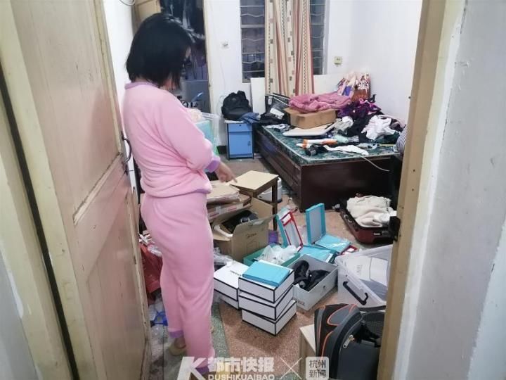 房间|年轻女子竟然偷快递上瘾！民警在她房间查获了20多件快递
