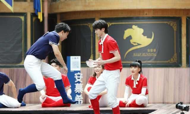  冒牌|《奔跑吧》：孟美岐拿冒牌会员身份，全员魔性跳《无价之姐》