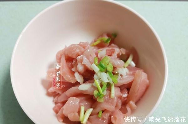 虾仁|女儿常点这道菜,简单烧一烧上桌,食材丰富多样,味道也鲜美