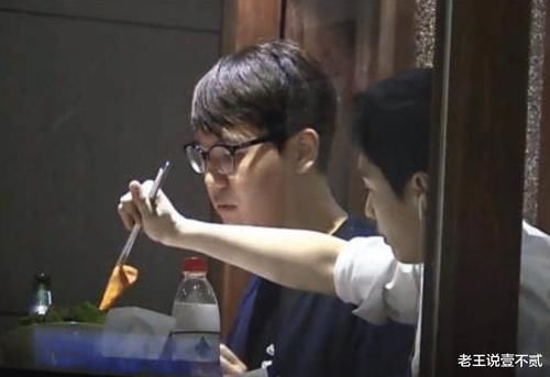  握筷子|明星拿筷子太奇葩！忍了鹿晗，再忍了杨幂，看到张艺兴真的忍不了