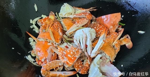 美味|蒜蓉螃蟹的家常做法,很好吃的一道美食,简单美味,想吃就做