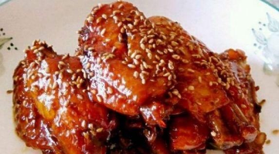  厨师|做可乐鸡翅时，先焯水还是先腌制？很多人搞错了，难怪鸡翅腥味重