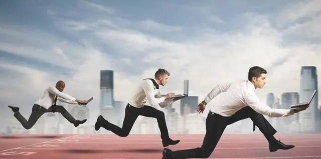  工作|我，38岁，工作20年，被公司劝退：面对中年危机，需搞懂这4点