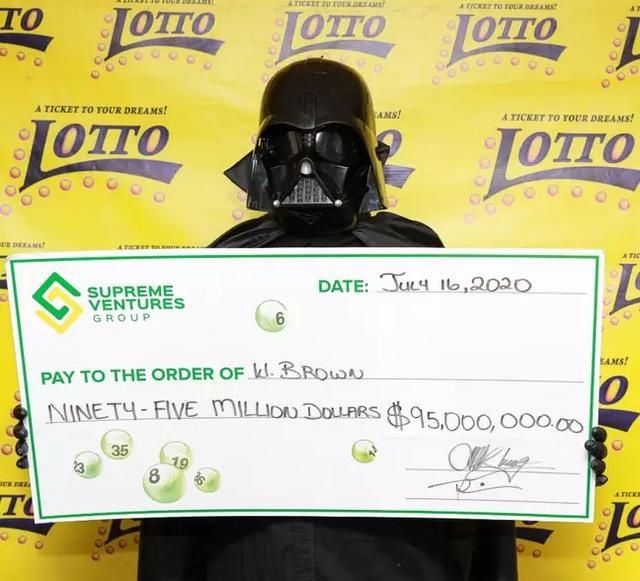 透穿|男子中28亿乐透穿星战服领奖 他：在保护自己