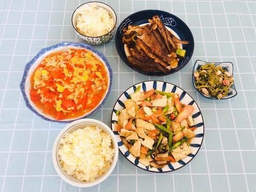  1汤匙|三伏天我家午餐也从不将就，每餐至少3个菜，荤素搭配，好吃丰盛