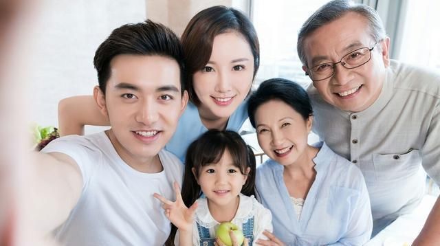 孩子|善良老人生育一儿一女，存款全部留给儿子，女儿不满，众人：难解