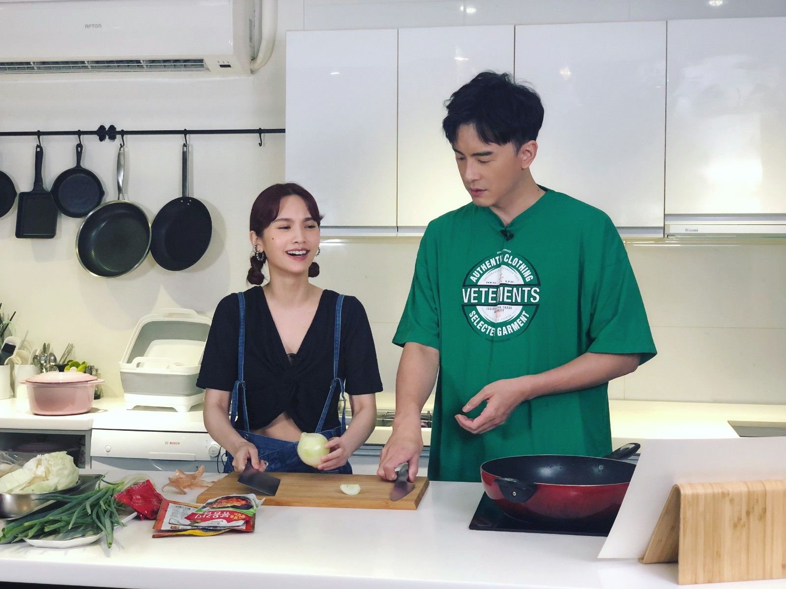 杨丞琳|郑元畅邀杨丞琳挑战下厨 两位“厨艺小白”困难重重