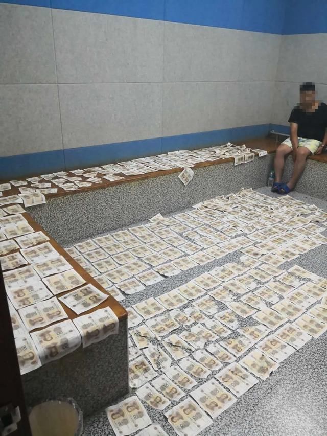 出手|男子因缺钱自修“炼金术”，结果“钱”还没来得及出手就栽了