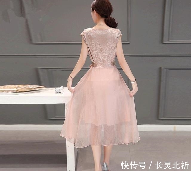 轻松|炎炎夏日怎么少得了连衣裙?让你轻松美出新高度,好迷人