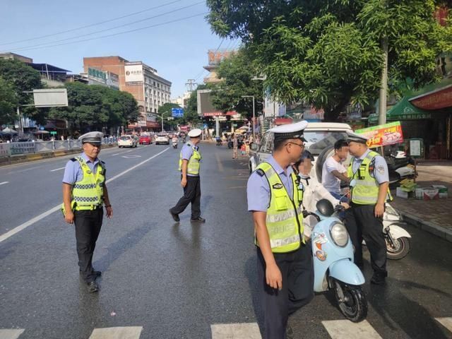  菜市|南宁宾阳交警整治枫江菜市路段车辆逆行顽疾