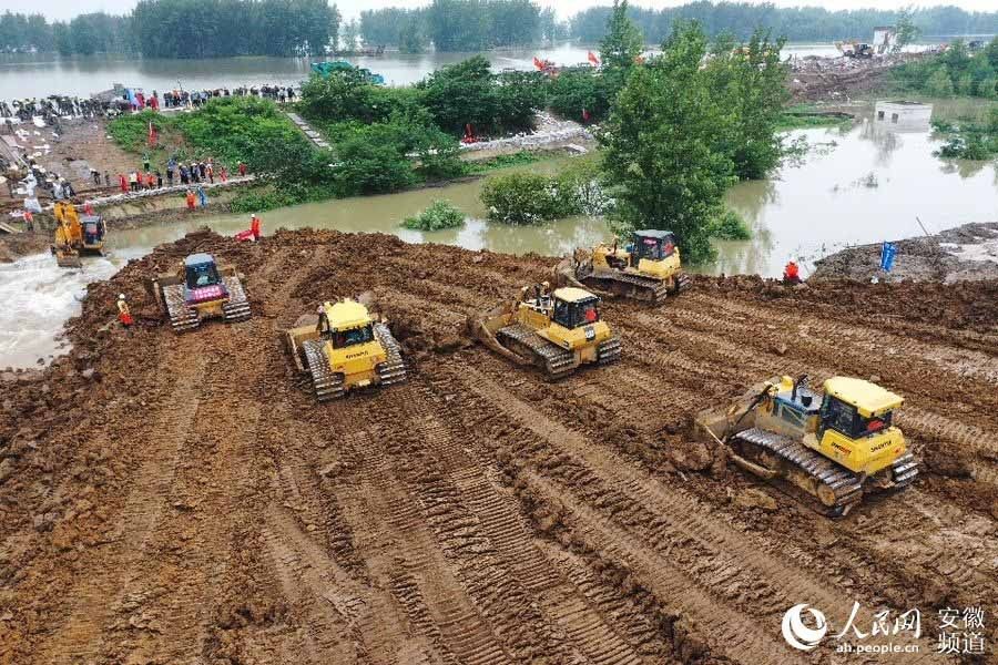 戴家湖险|构筑月牙堤 安徽颍上戴家湖涵闸漏洞有望完全封堵