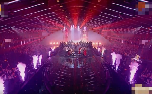  张萌|《浪姐》总决赛公演舞台，吴昕张萌携手回归，但却是不同的身份