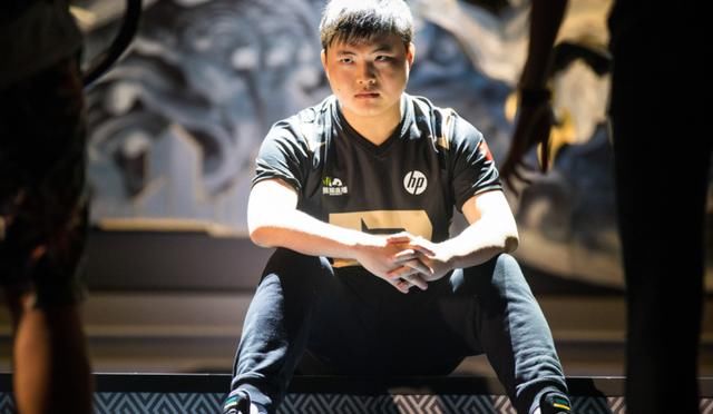  小虎|香锅解说RNG打LGD，气得开骂小龙堡和New：小虎不怂排LPL前三