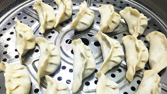  饺子|儿子点名要吃这个馅的饺子, 香气四溢, 简单一蒸就出锅, 营养极高