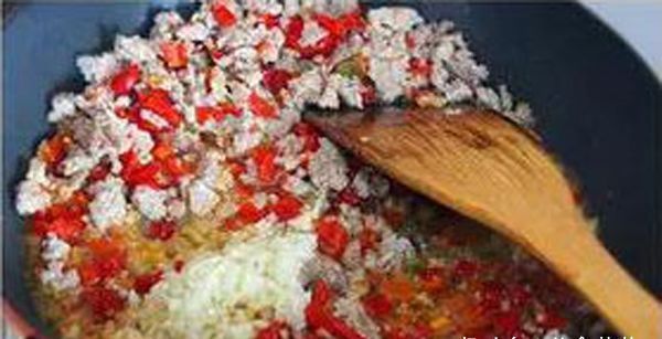 试试|油腻菜没胃口,想吃点酸辣开胃的,试试这道肉沫豆角