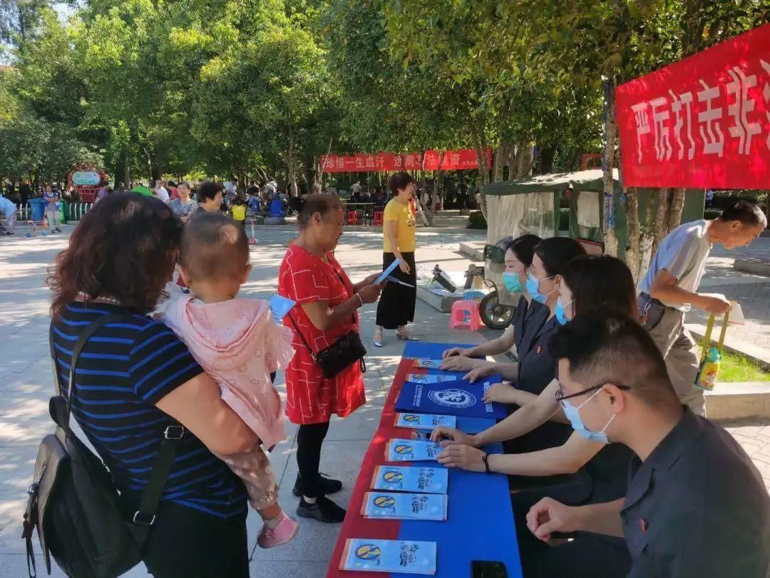 真面目|“摆摊”普法|让宣传“有味道”，揭开非法集资“真面目”！