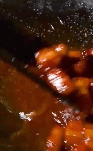  奶奶|那些从大城市消失的年轻人，躲进了深山拍抖音。