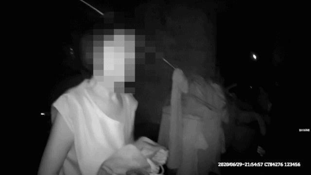 巨款|老太太20万巨款不翼而飞,门锁完好无损民警找了整整一天,发现…