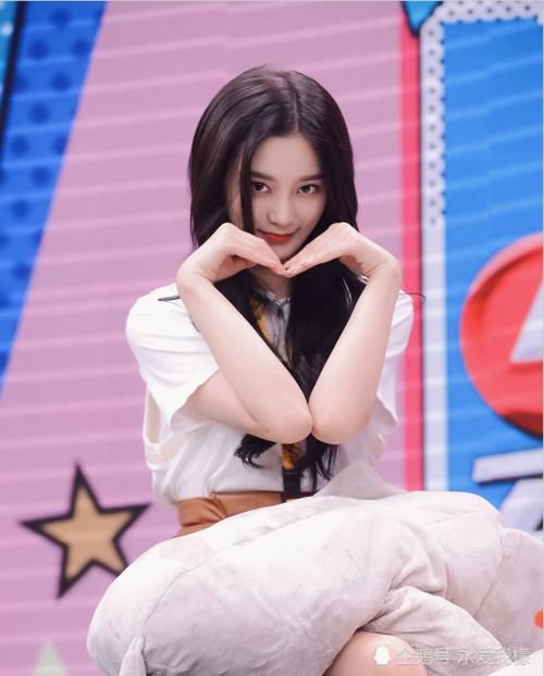  综艺|硬糖少女陈卓璇和徐艺洋同台录制综艺，徐艺洋全程憋笑，陈姐厉害了