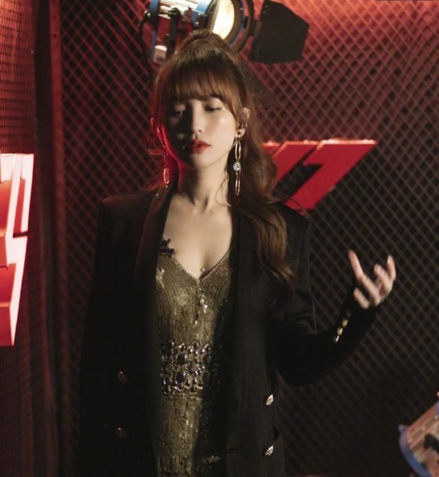  失误|金莎回顾合照门泼妇门，曾被前经纪人骗：《浪姐》让我感受到眷顾