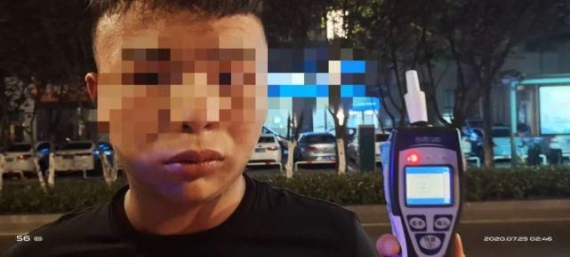  驾照|男子无驾照，竟还酒后帮朋友代驾