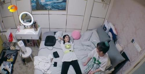  中餐厅|赵丽颖在《中餐厅》行为被吐槽，细节及习惯显不礼貌，被观众父母批评没素质