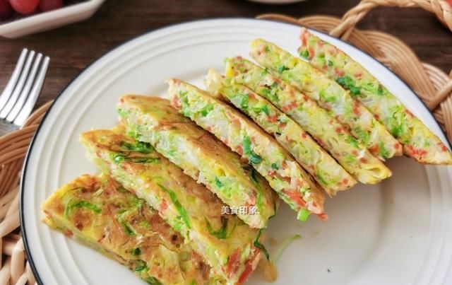  卷心菜|卷心菜做早餐，比想象的更好吃，高钙低脂又营养，怎么吃都不胖