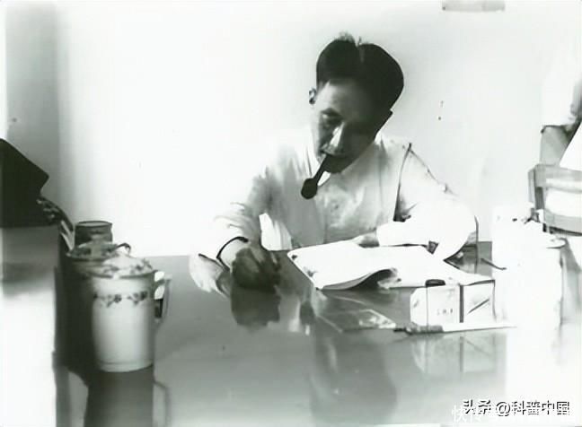 李白静夜思原版是这样的(你背的《静夜思》，李白没见过)