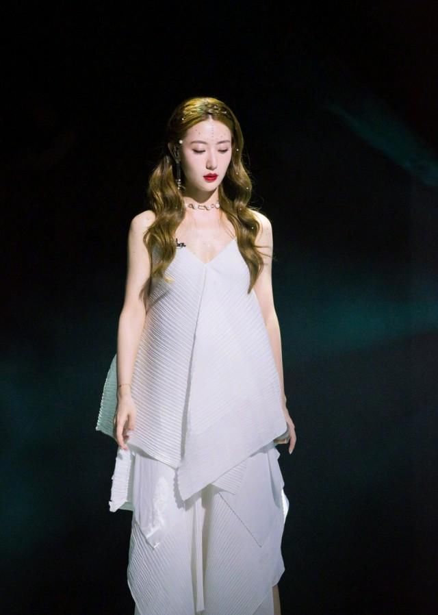  李斯丹妮|乘姐第二次公演海报出炉：张雨绮脏辫造型太酷，24女星谁最美？