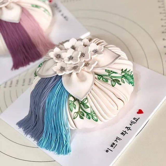 包袱蛋糕|脑洞太大韩国小姐姐晒神秘蛋糕,引百万粉丝每天催更太美了,每一张都让我流口水…