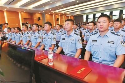  杭州|辅警授衔、警号终身固定、工资年薪制……杭州的“第二警队”迎来全新改革