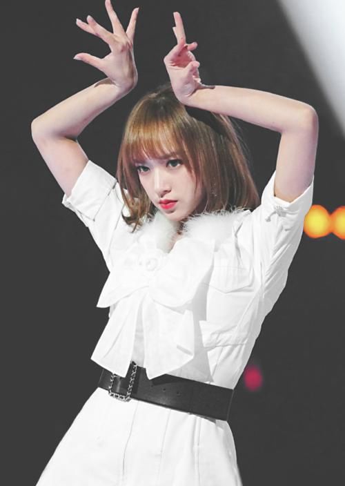  宽松|有种“逆袭”叫程潇瘦了，将“石油裤”穿出宽松感，谁还敢说她腿粗