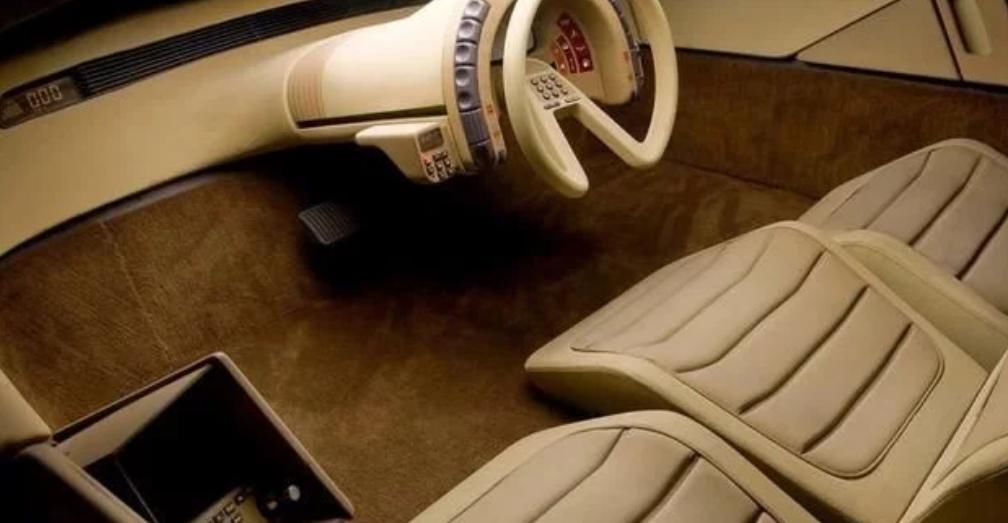  打造|雪佛兰打造“法国金字塔”，车顶尺寸不到A3纸，车玻璃围绕全身