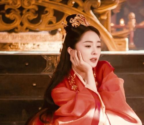 杨幂|杨幂究竟多容易害羞?黄明昊面对她换衣服时,她的举动被粉丝怒赞