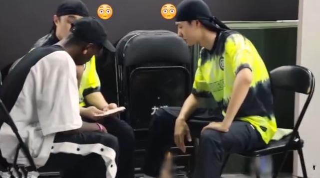  布布|《街舞3》中当王一博秀魔术“翻车”后有谁注意布布反应？太可爱