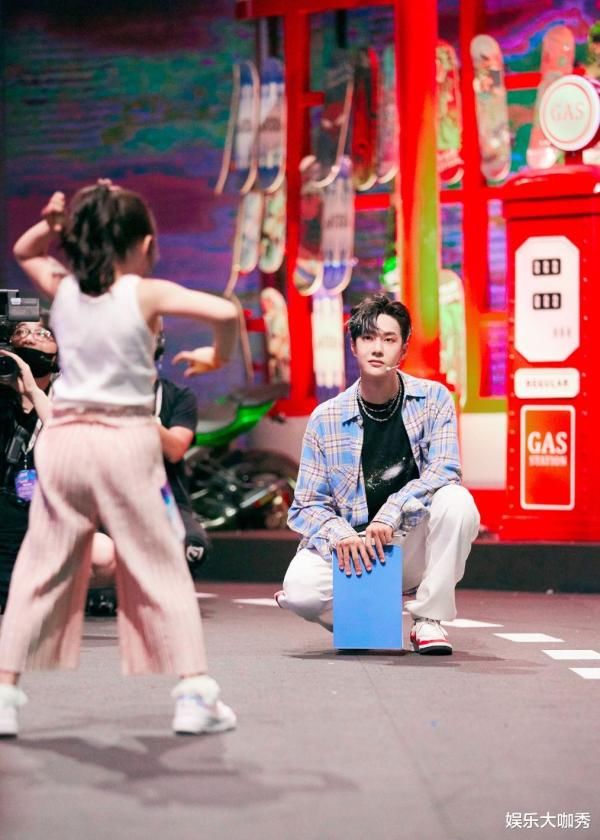  张艺兴|舞台不够炸? 导师不专业? 看了本期《街舞3》后, 你会被四位队长惊艳到